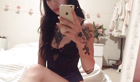 Hot Pretty Orgasmic Porn-stars در کوس کوس کیر یک صحنه لزبین