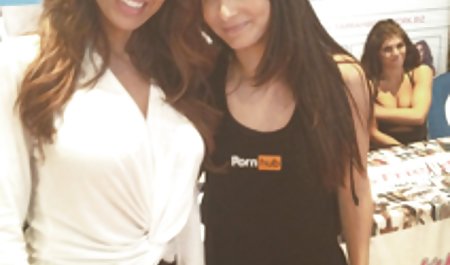Busty MILF بعد از اینکه در تمام سوراخ ها فیلم سکسی کس خوردن لعنتی شود ، باران می شود