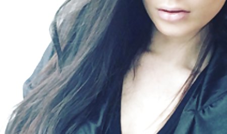 Busty سکس با کوس مصنوعی Cougar Deauxma StrapOn Fucks Latina Milf سکسی ونسا!